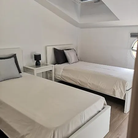 아파트 Nice & Modern Duplex In Las Galletas *